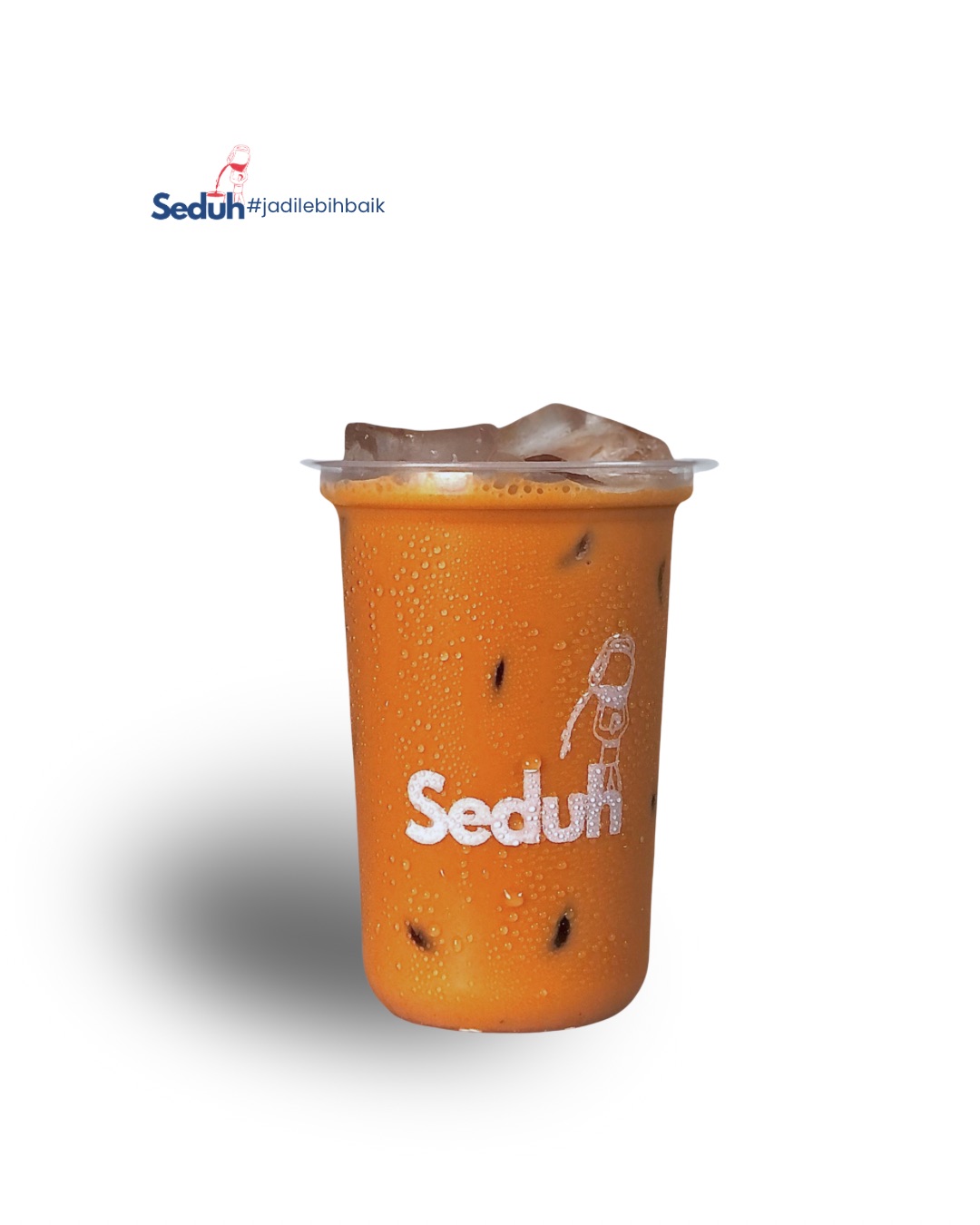 Matcha Latte dengan lapisan hijau matcha dan foam susu yang artistik